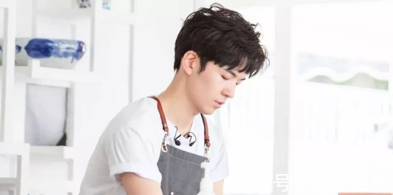 中餐廳高天鶴為留下來,拍黃曉明馬屁,楊紫看不下去當面潑冷水