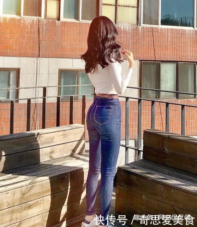 活力|贴身设计的牛仔裤展现流行街头风,激发青春活力