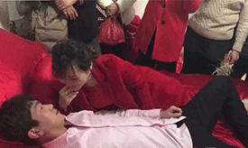 |搞笑GIF:小哥真是拼了,但是这个膜的质量实在是太好了