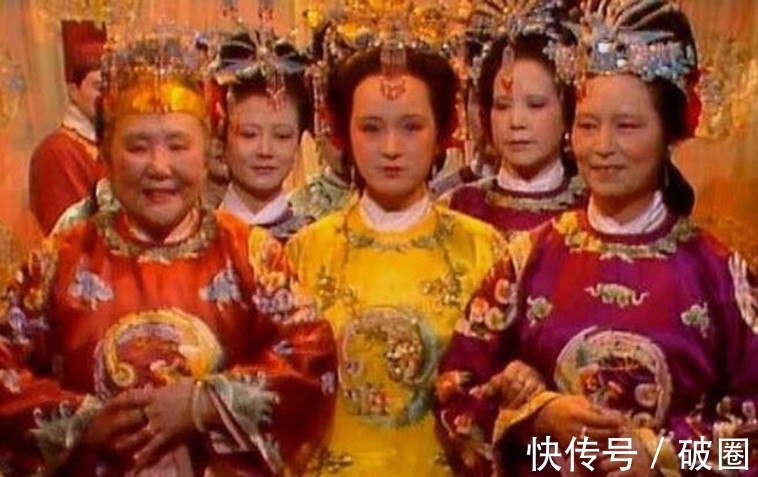元妃#元春省亲为何非在凌晨2:45分离开?王熙凤的笑话点破骇人机密
