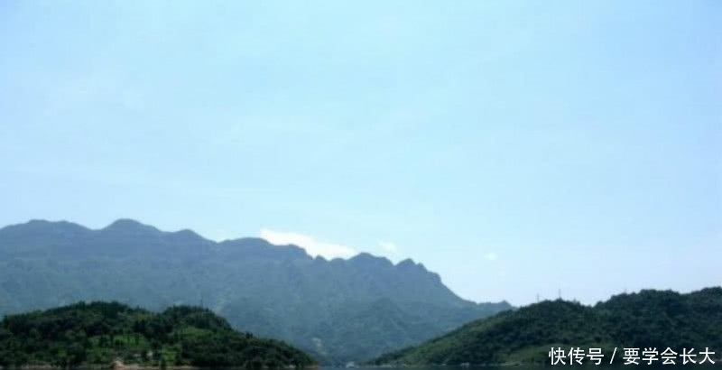 山水空流山|王安石游玩钟山写下一首诗,每一句里有2个山字,表现手法很高明