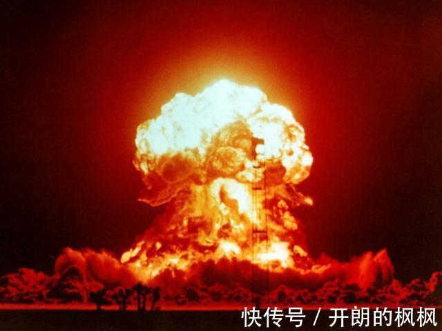 方证大师&当年我国研究原子弹的时候,遭到金庸的嘲讽,成功之后他又说什么