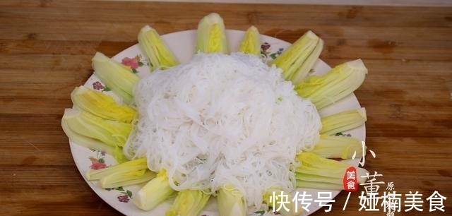 搅拌均匀|娃娃菜别再涮火锅了，大厨教你秘制做法，香辣开胃，吃了还想吃