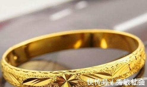实心 买黄金手镯还是黄金手链好?听完金店老板的话,终于不纠结了!