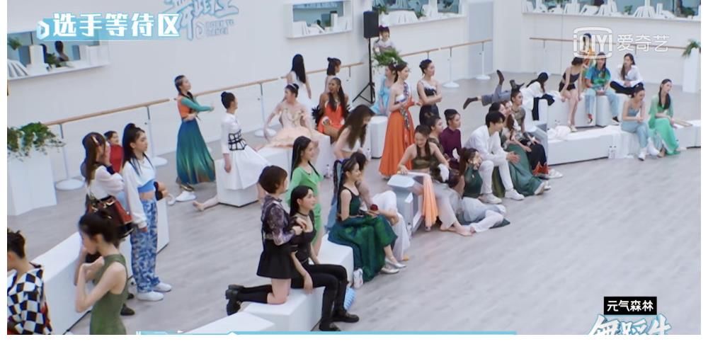 综艺|《舞蹈生》扑得毫无水花，节目热度全靠佟丽娅和金晨