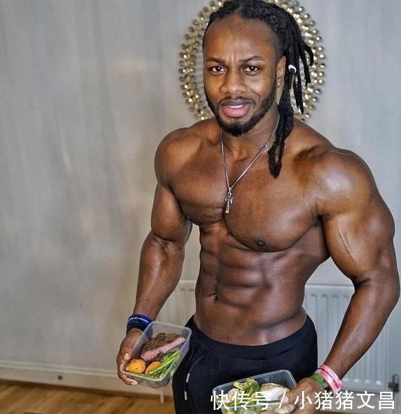 杠铃|一直卧推胸肌还不长?5个错误让你白练!学会方法练出宽厚胸肌!