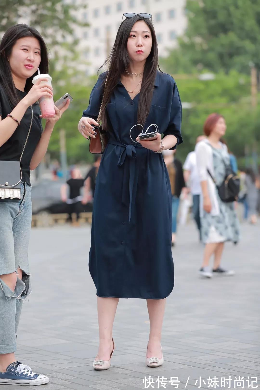 穿搭 街拍路人,简约又耐看的穿搭参考,让你秀出时尚魅力