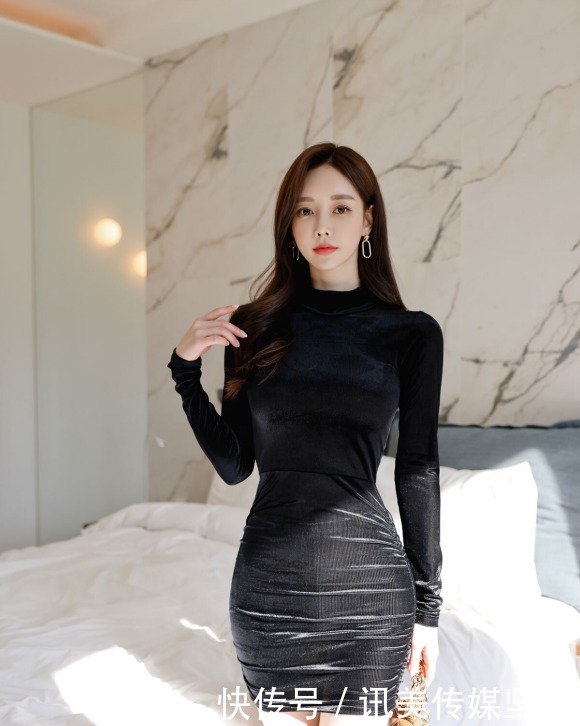 孙允珠时尚穿搭:幻色亮彩灰墨光影萤火包臀裙