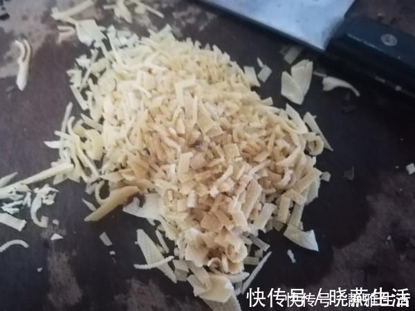 耳瓣|泡木耳只加水就错了，大厨都加这2样，2分钟泡开，木耳又大又好
