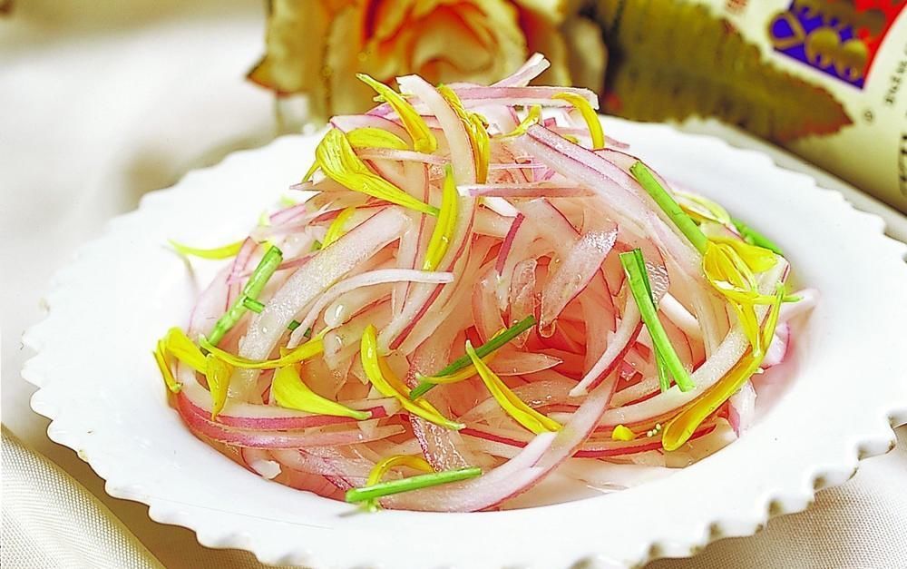 头屑太多怎么办将此物捣烂擦头皮,可止头痒,除尽头皮屑