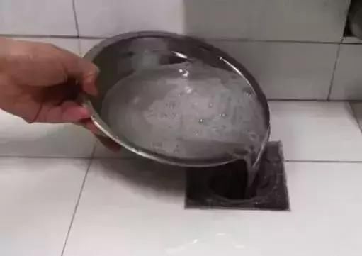 小飞虫|下水道不干净怎么办用这几样东西,3年都不会再不干净了