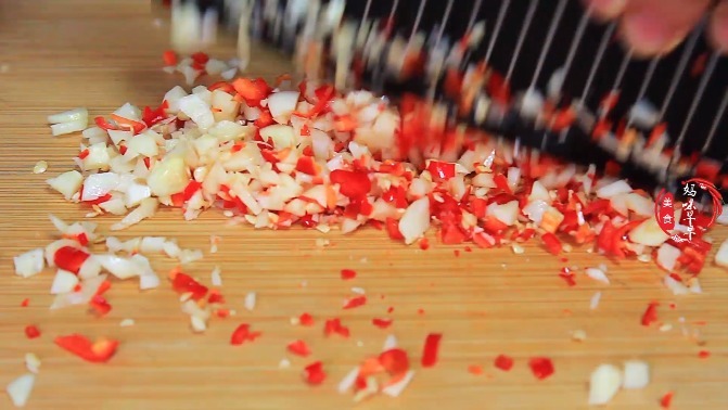 凉拌黄瓜，别直接加醋和生抽，记住“2211”，保证又脆又香还入味