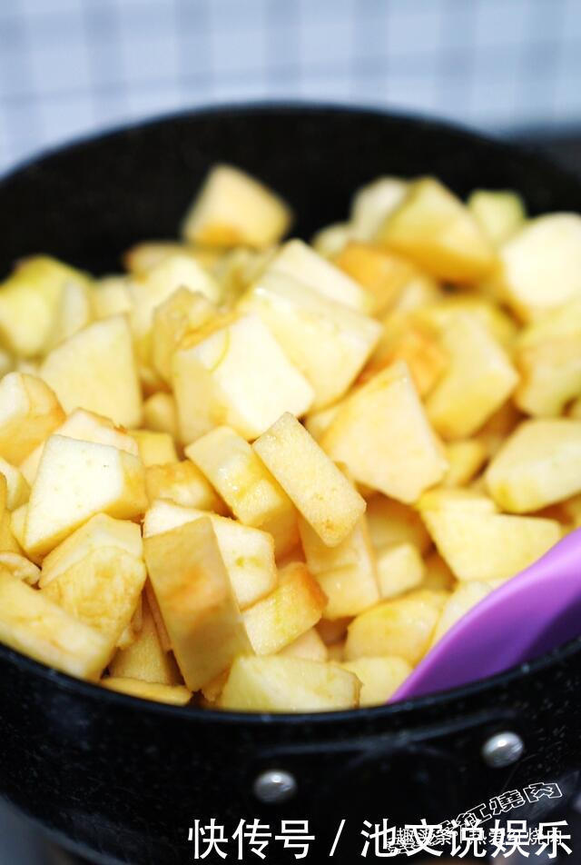  简单|苹果的这个吃法太棒了，外酥里嫩又香甜，关键是做法简单不用和面