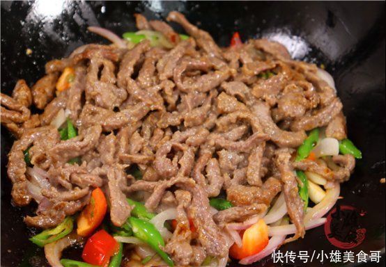 炒牛肉有人放淀粉,有人放蛋清,都错了,大厨教你一招,嫩滑不柴