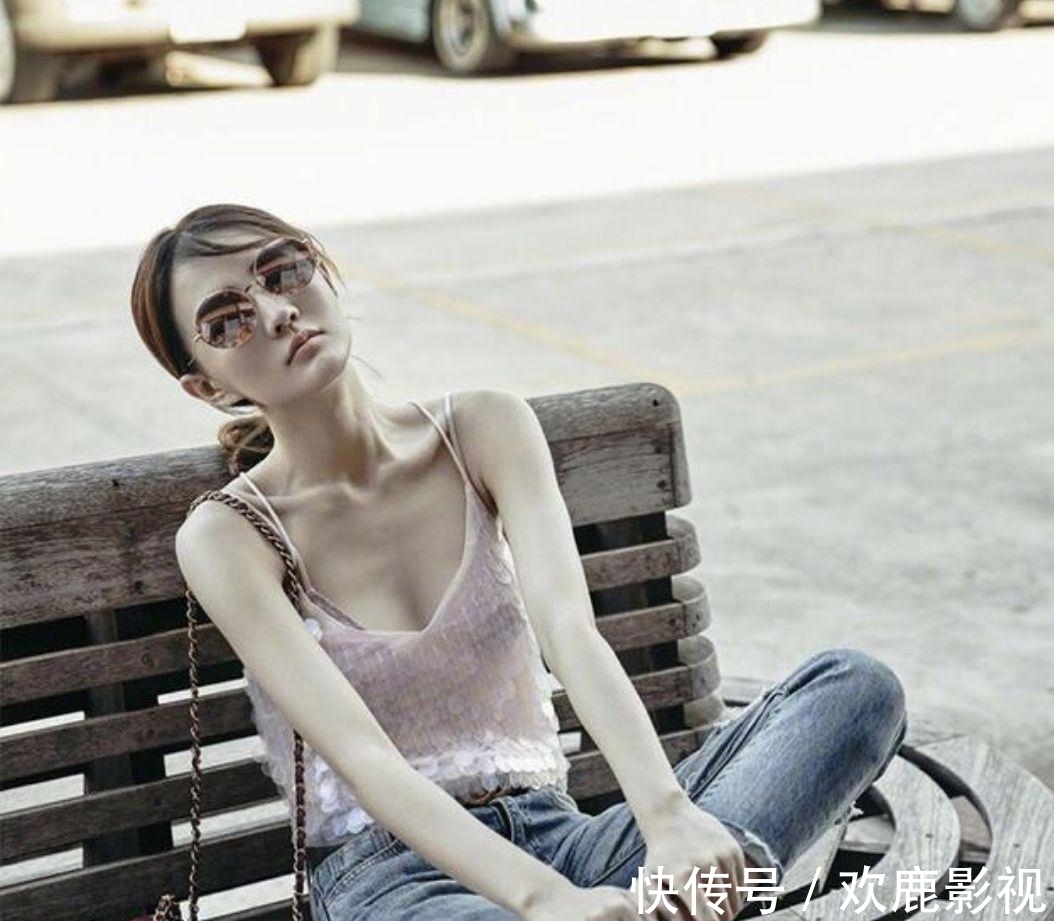 面料|徐璐穿吊带配牛仔裤,彰显青春洋气范,“漫画腰”太让人喜欢了