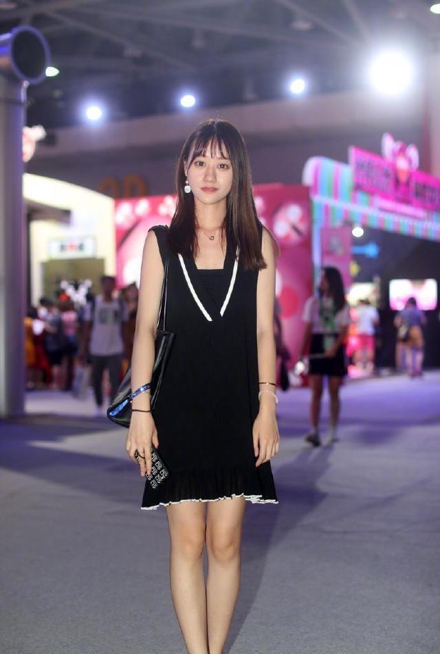 短发|清秀妩媚的短发美女,身穿短款衣装,清凉又时尚