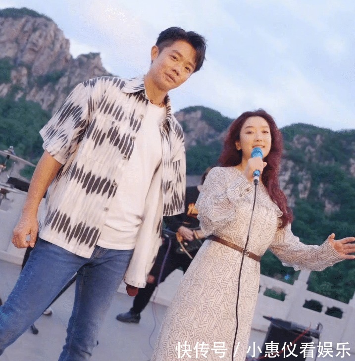 凤凰传奇|《中餐厅5》才播一期,宁静又一节目官宣,凤凰传奇担任嘉宾