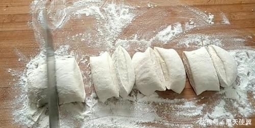干面粉|天热宁可不吃红烧肉，也要吃包菜馅饼，不揉面不擀面，柔软鲜香