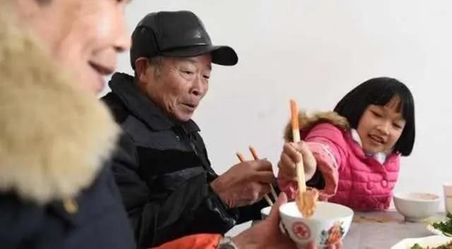 李雨|“不后悔,爷爷很爱我”为见爷爷最后一面,12岁男孩考场交白卷