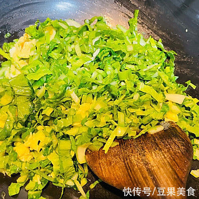 搅拌均匀|#东古家味美食#菜团子（酵母版）