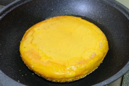 面团|轻松营养的早餐，不加一滴水的南瓜千层饼，松软可口太好吃