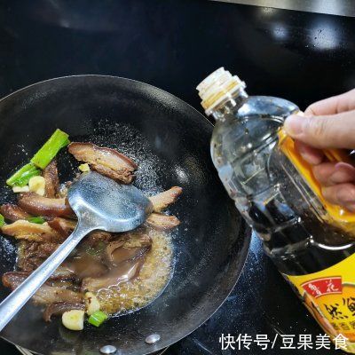 腊肉炒蒜苗比补药营养，却不要钱