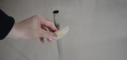 你家有破洞不用的橡胶手套吗 这个用途太厉害了, 越早知道越好