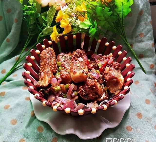 金牌蒜香骨,香酥可口,特别美味,不亚于外面的餐馆