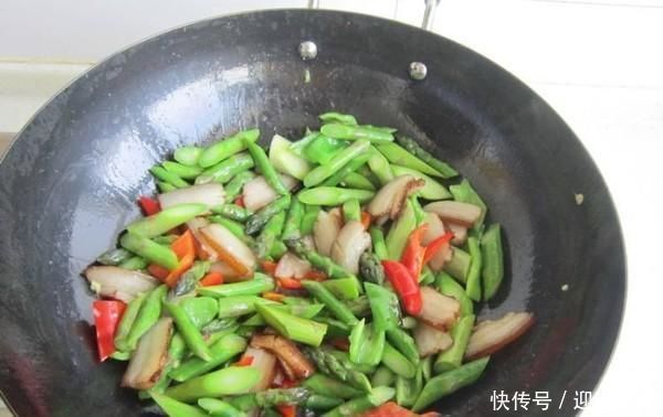 芦笋|这菜是蔬菜之王，含硒丰富，简单一炒，营养爽口，孩子超爱吃