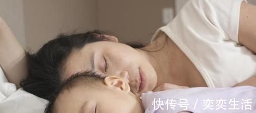 哭闹|为何抱着婴儿站起来,他就不哭了?聪明爸妈用这2招,轻松哄睡娃