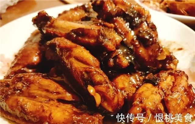 聚餐|闺蜜一起聚餐,几个人合力下厨做了一桌菜,比在外面吃更有滋味!