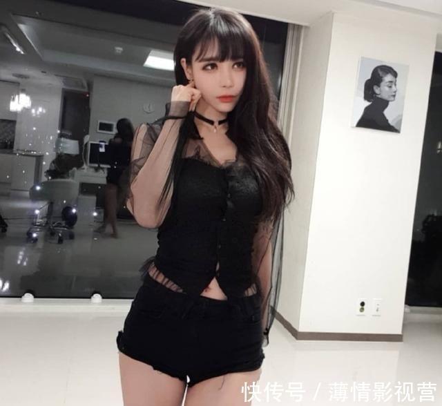 尹素婉|斗鱼远古一姐COS阿狸引围观,难怪神豪愿意送9999朵玫瑰给她