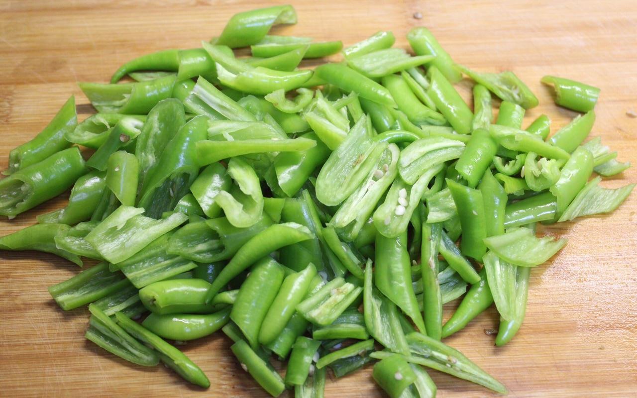 这样做出来的炒肉味道一级棒,一点也不输于饭店,又辣又开胃