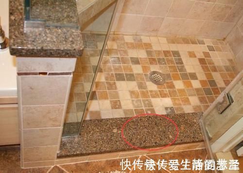 卫生间|德国朋友卫生间这样装门槛石,真是太机智了,后悔我家装早了