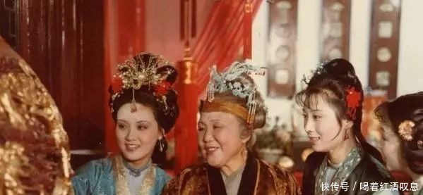 贾母过寿, 连朝廷礼部都来送礼 不是因为贵妃元春, 而是因为他!