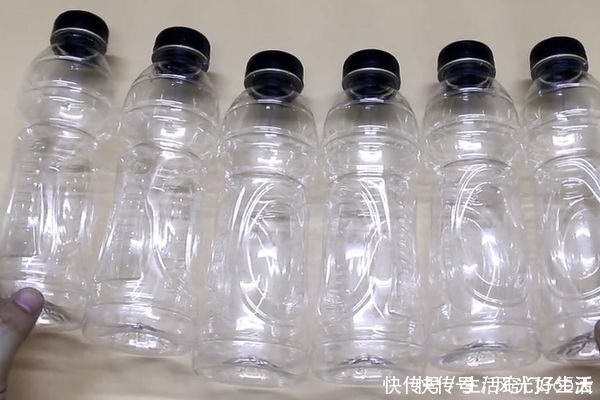 收纳|将6个塑料瓶粘成一个圆圈,放在厨房太实用了,全家人都抢着用!
