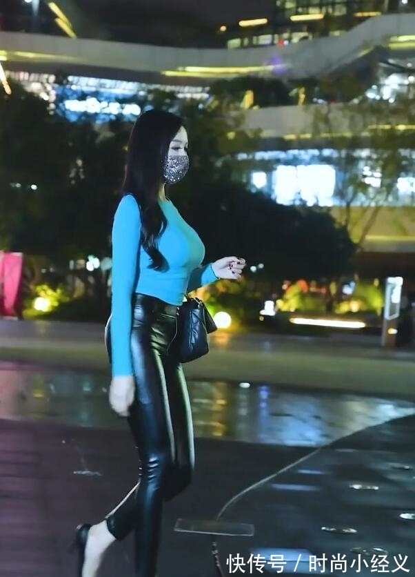 皮裤 普通的黑色皮裤造型,瞬间高级感,值得都市美女一试