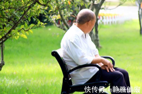 年纪|年纪大了，骨头容易变脆，专家建议：除了牛奶，也可常吃4物