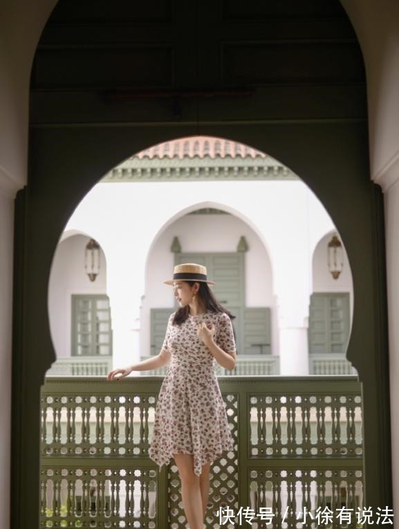 碎花裙 伞裙已经过时了,今夏流行三木穿得“碎花裙”,青春时尚还减龄