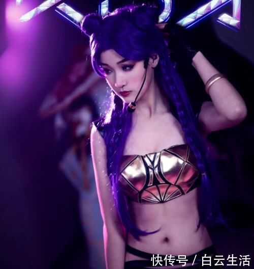 身材|女高中生cos卡莎,为了秀身材挑战“内衣外穿”,简直不要太美