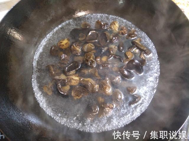 凉拌|夏天吃木耳正当时，教你凉拌木耳的正确做法，木耳好吃无异味