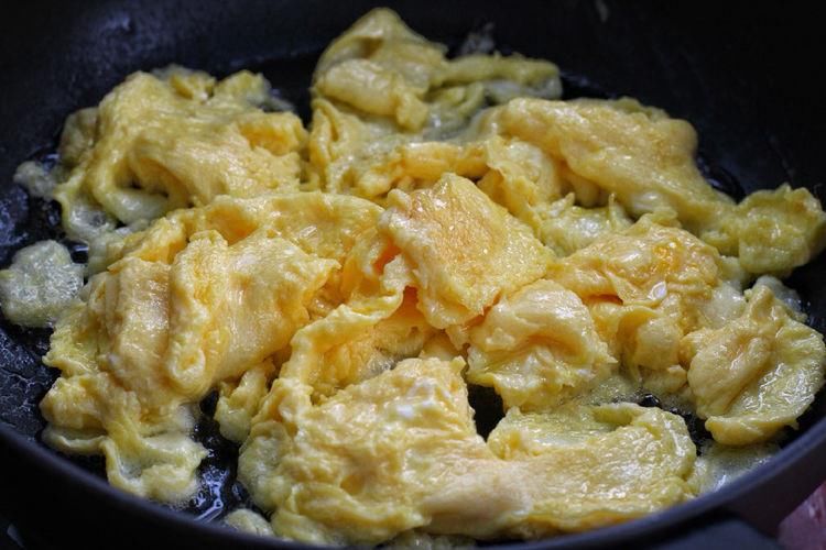 美味|鸡蛋和它一起炒， 颜色好看又美味，主要是做法很简单，值得一试