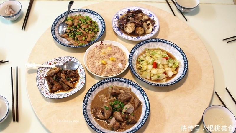 爸爸下厨做的晚餐,普通食材美味下饭,比在饭店吃还解馋