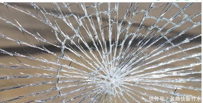 早上车玻璃结冰了，怎么办？如何快速除冰？