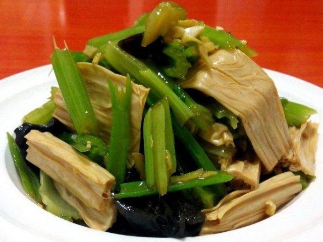 腐竹拌芹菜|“它”就是“浓缩后的豆浆”，营养成分是鸡蛋好几倍，错过太亏了