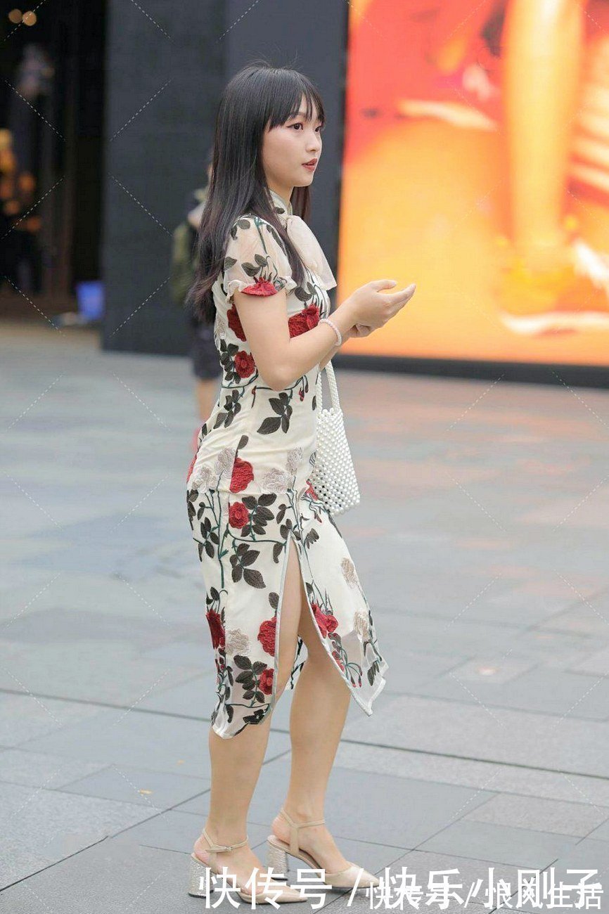 黄皮|黄皮女生选衣服时一定要注意,穿搭清新亮眼