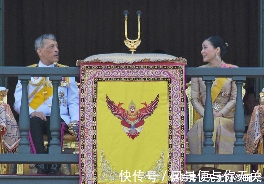 王室#42岁苏提达苦尽甘来,终于跟泰王并肩而坐,隐忍多年才母仪天下
