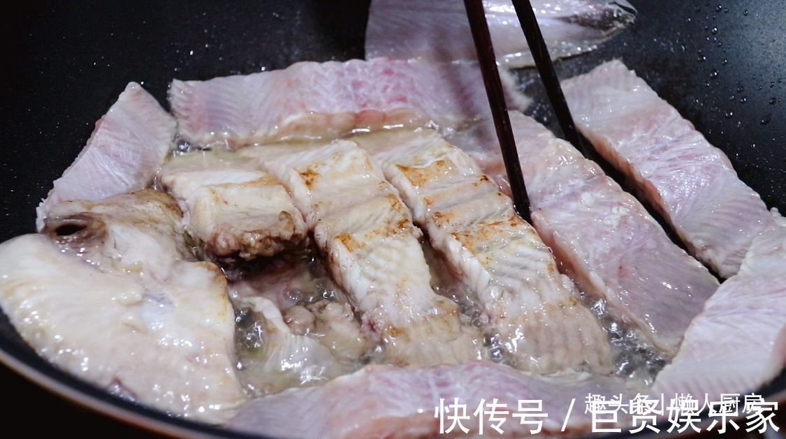 加料酒|这种鱼你们叫什么红烧最好吃,鱼肉久煮不老,一点腥味都没有