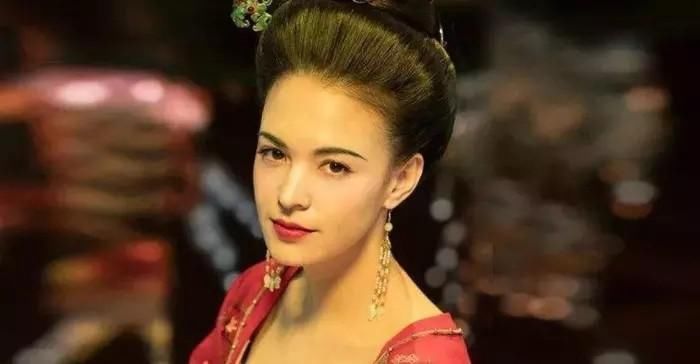 150斤的杨玉环,是怎样侍奉皇帝父子二人?这三大绝活很重要!