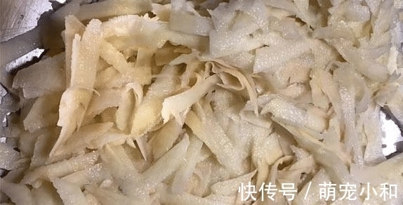 自从学会做这个,我家隔三差五吃,拌一拌上锅一蒸,蘸着料吃,老香了